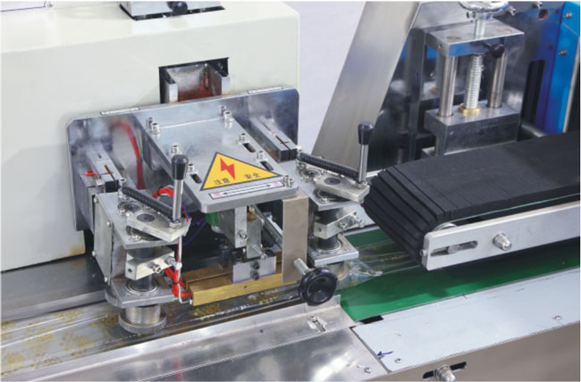 KD-260下走紙自動枕式包裝機細節圖